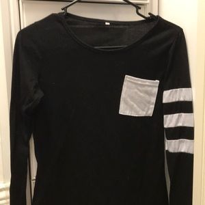 Black and white long sleeved Romwe top